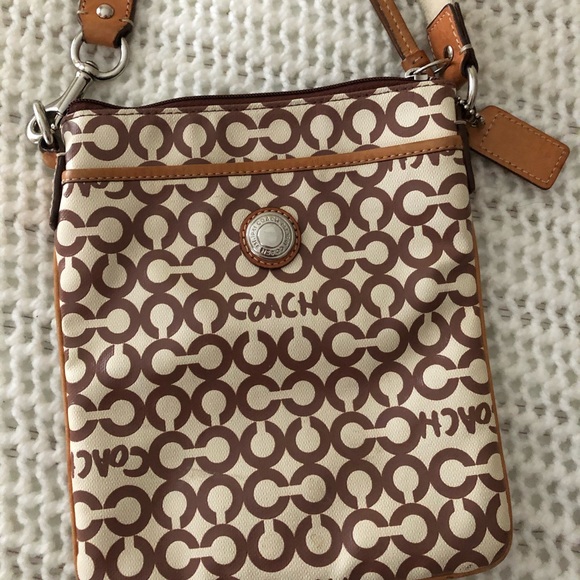 Classic Coach Crossbody - Picture 3 of 7